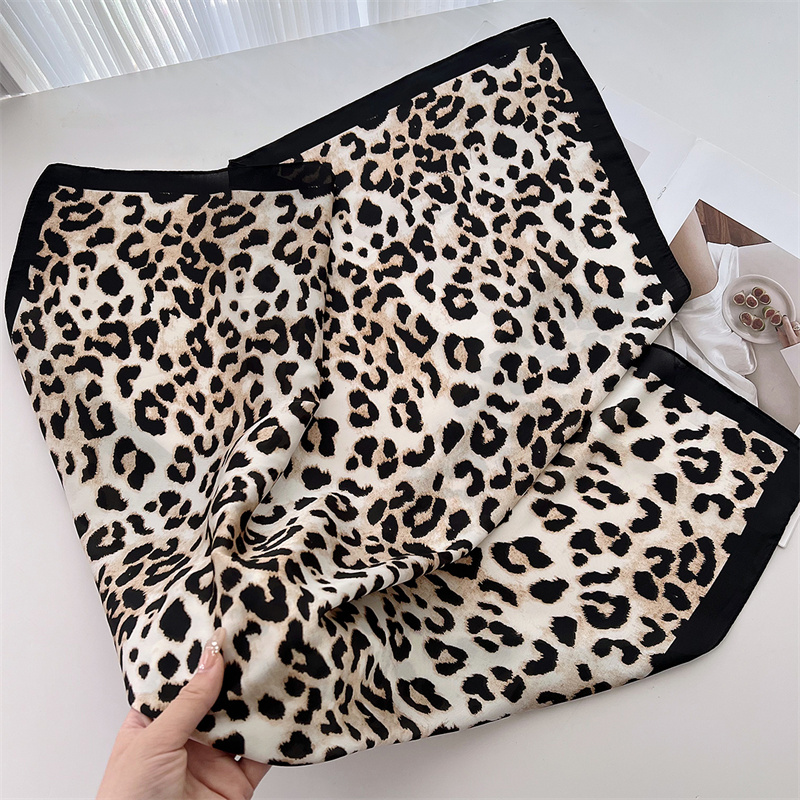 70cm Square Luxury Leopard Pri - огляд і ціна Scarf Silk Square